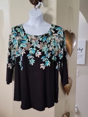 JM COLLECTION Plus Size Scoop Neck Floral Black Blues Print Top Size 2X NWT